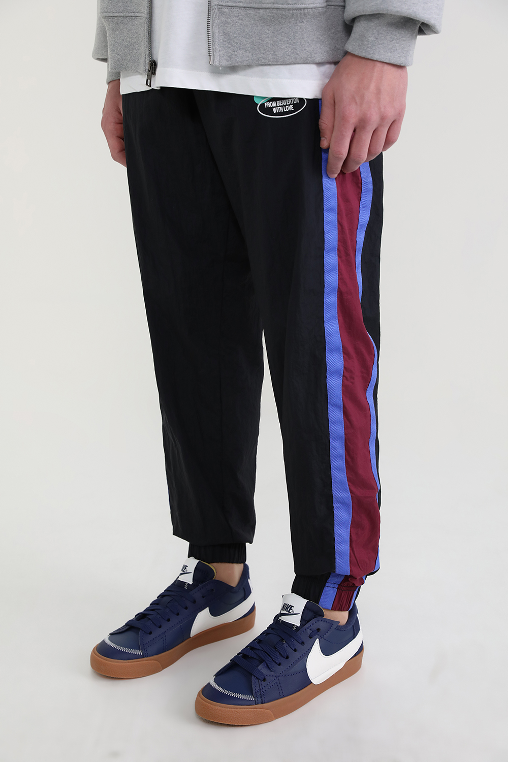 תמונת כל הלוק של נעלי סניקרס בלייזר 77 ג'מבו